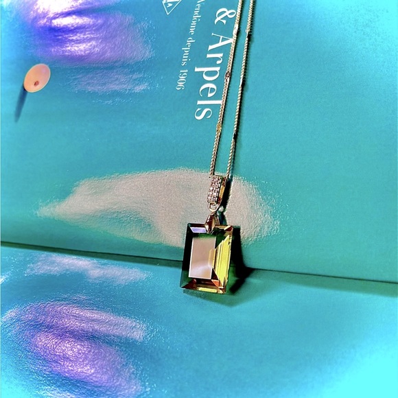 Zultanite Stone Frameless Pendant Gold Necklace - Picture 2 of 4